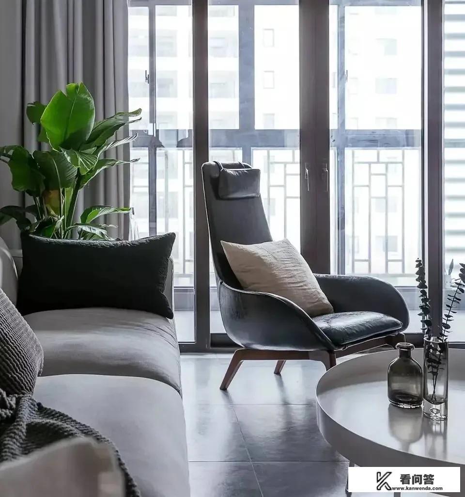 超市、百货公司、购物广场之间有什么不同？它们的定义是否一样？