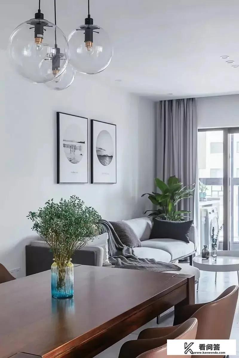 超市、百货公司、购物广场之间有什么不同？它们的定义是否一样？