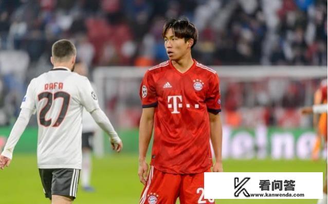 韩国19岁小将在代表拜仁的欧冠首秀中上演人球合一1V3，郑优营能成为下一个孙兴慜吗？