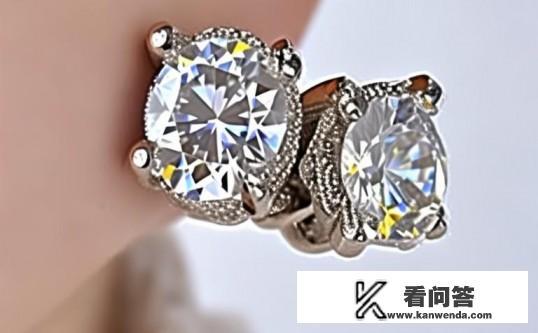 925耳钉合成立方氧化锆值钱吗？925耳钉使用合成立方氧化锆，其价值几何？