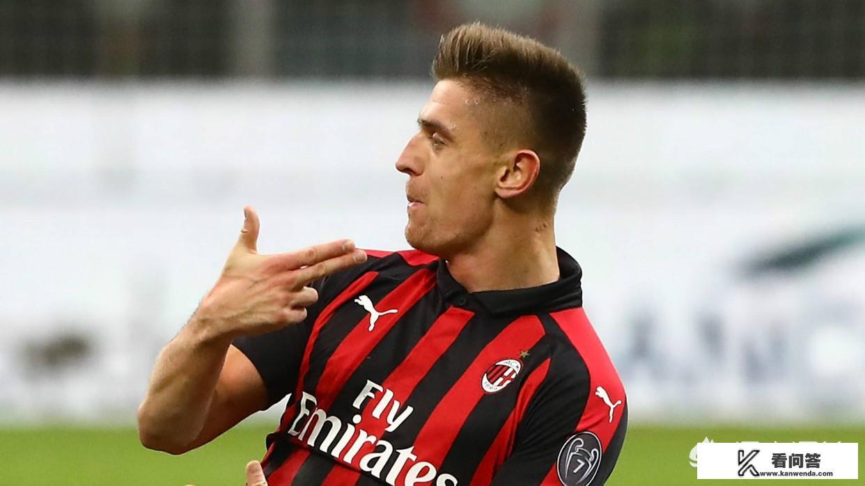 当今世界足坛十大前锋排名？