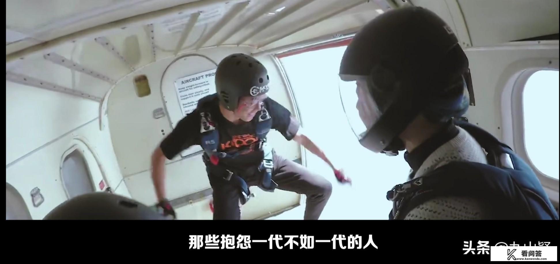 亲爱的阿道夫讲的是什么？