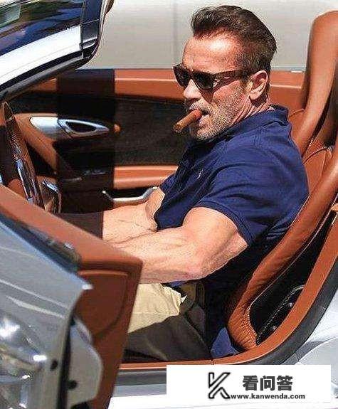 请问为什么有钱人喜欢抽雪茄？