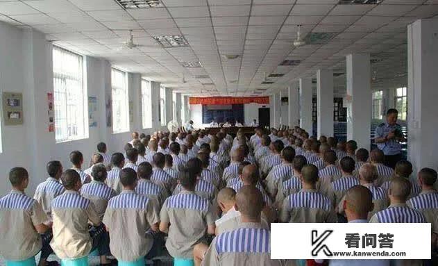 进监狱里的犯人,如果又犯各种错,都是如何惩罚的? 进监狱里的犯人,如果又犯各种错,都是如何惩罚的?