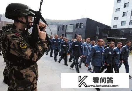 进监狱里的犯人,如果又犯各种错,都是如何惩罚的? 进监狱里的犯人,如果又犯各种错,都是如何惩罚的?