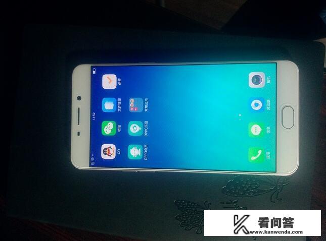 换一个oppo手机的屏幕大概需要多少钱？