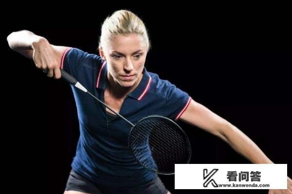 怎么区别羽毛球拍的好坏？