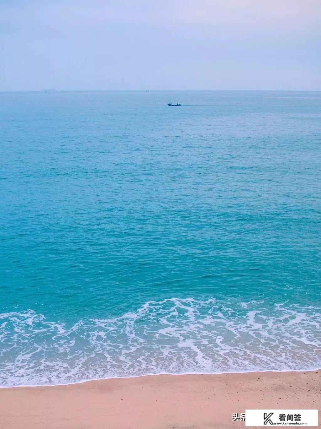 远方的朋友留下来是什么歌？