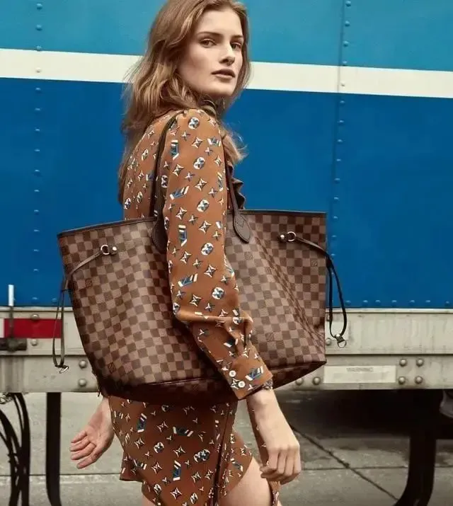 lvneverfull中号和大号对比？