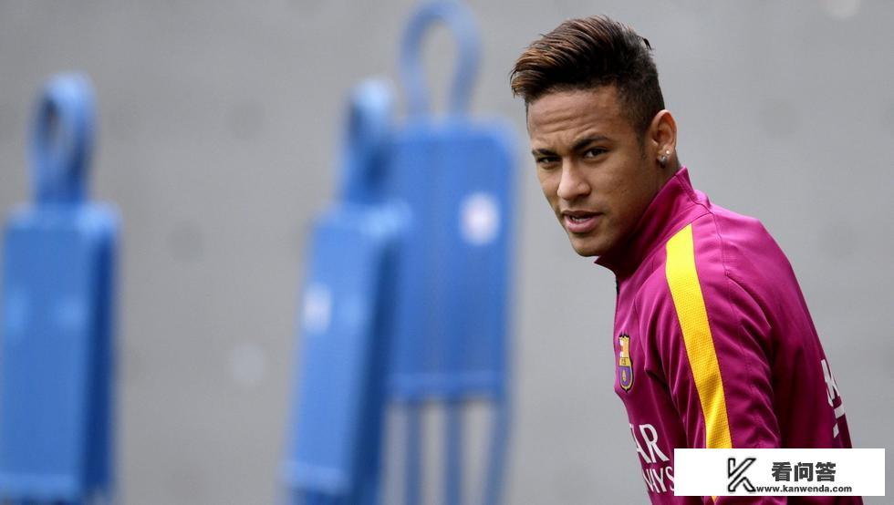 欧冠小组赛踢内马尔的是谁？