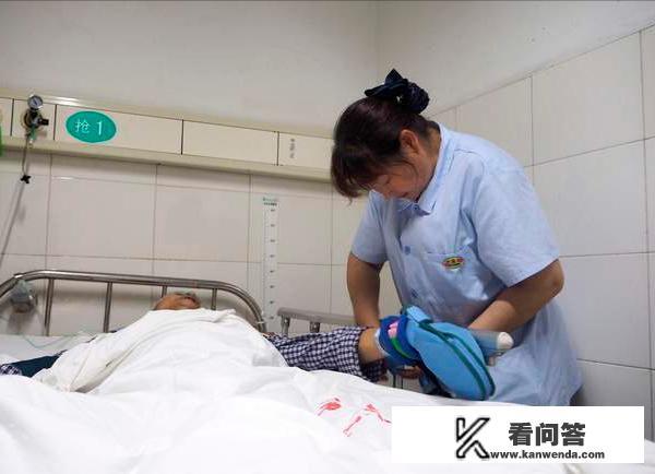 在菜地里捡到像黄金、宝石、钻石这些宝贝，不上交给国家。是否违法？