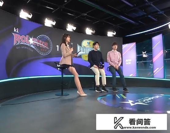 LCK新女主持人,黑丝旗袍搭配获网友一致好评,选手们都不敢直视了,你怎么看? LCK新女主持人,黑丝旗袍搭配获网友一致好评,选手们都不敢直视了,你怎么看?