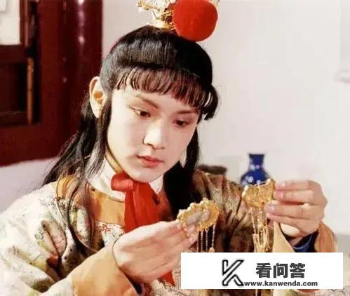 红楼梦作者对喜欢的贾宝玉，为何在《西江月》中说他，纵然生得好皮囊，腹内原来草莽？