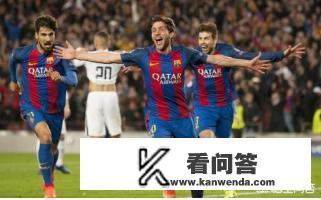 一年前的诺坎普之夜，那场赛事如同磁石般吸引着每一个球迷的心，让他们在胜利的边缘疯狂起舞，言语间流露出难以抑制的喜悦与激情。