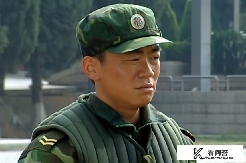 小说《士兵突击》中，许三多留守时，伍六一让他顶不住就给史今写信，他为什么没有写？