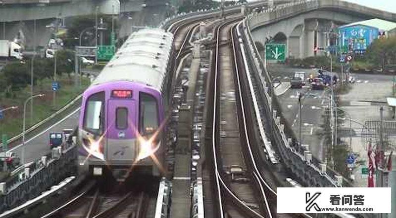 台湾桃园机场捷运是通过什么方式实现直达的？