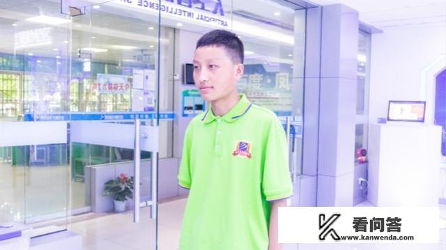 初中生不上学去干什么最有前途？
