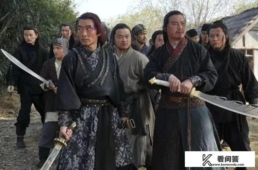 《水浒传》中，经常出场的朴刀和哨棒究竟是什么东西？