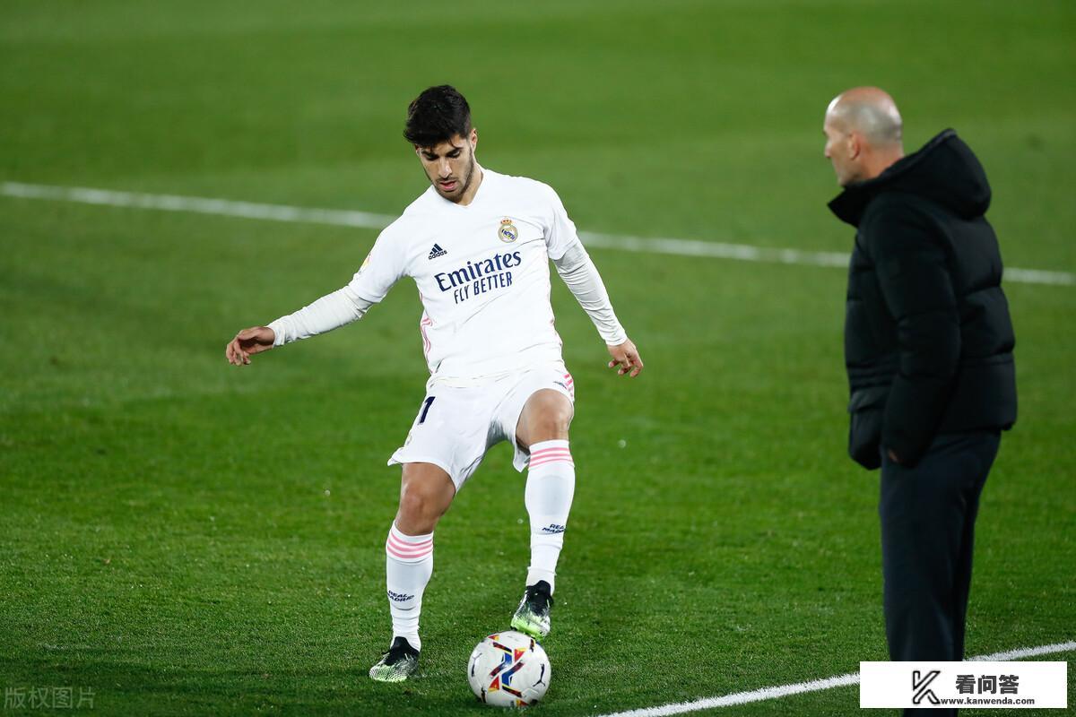 皇马双杀巴萨登顶积分榜，齐达内究竟是战术大师还是玄学大师？