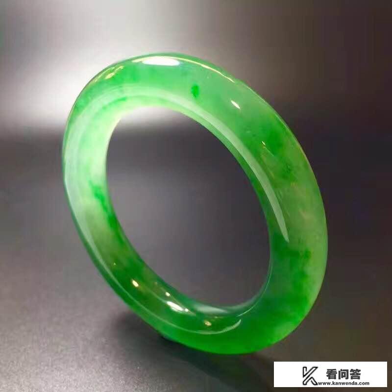 翡翠手镯和玉手镯有什么区别？