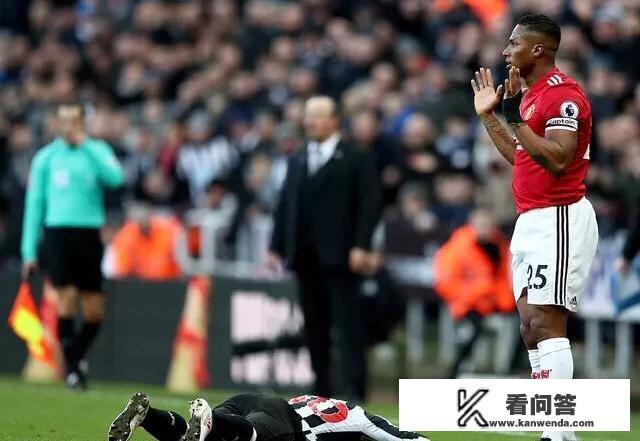 曼联诡异输球，穆帅诡异换人，到底是为欧冠留力，还是为桑切斯树威？