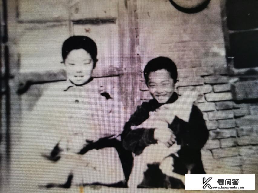 求一鬼片(片名):内容是:一老人回忆小时候? 求一鬼片(片名):内容是:一老人回忆小时候?