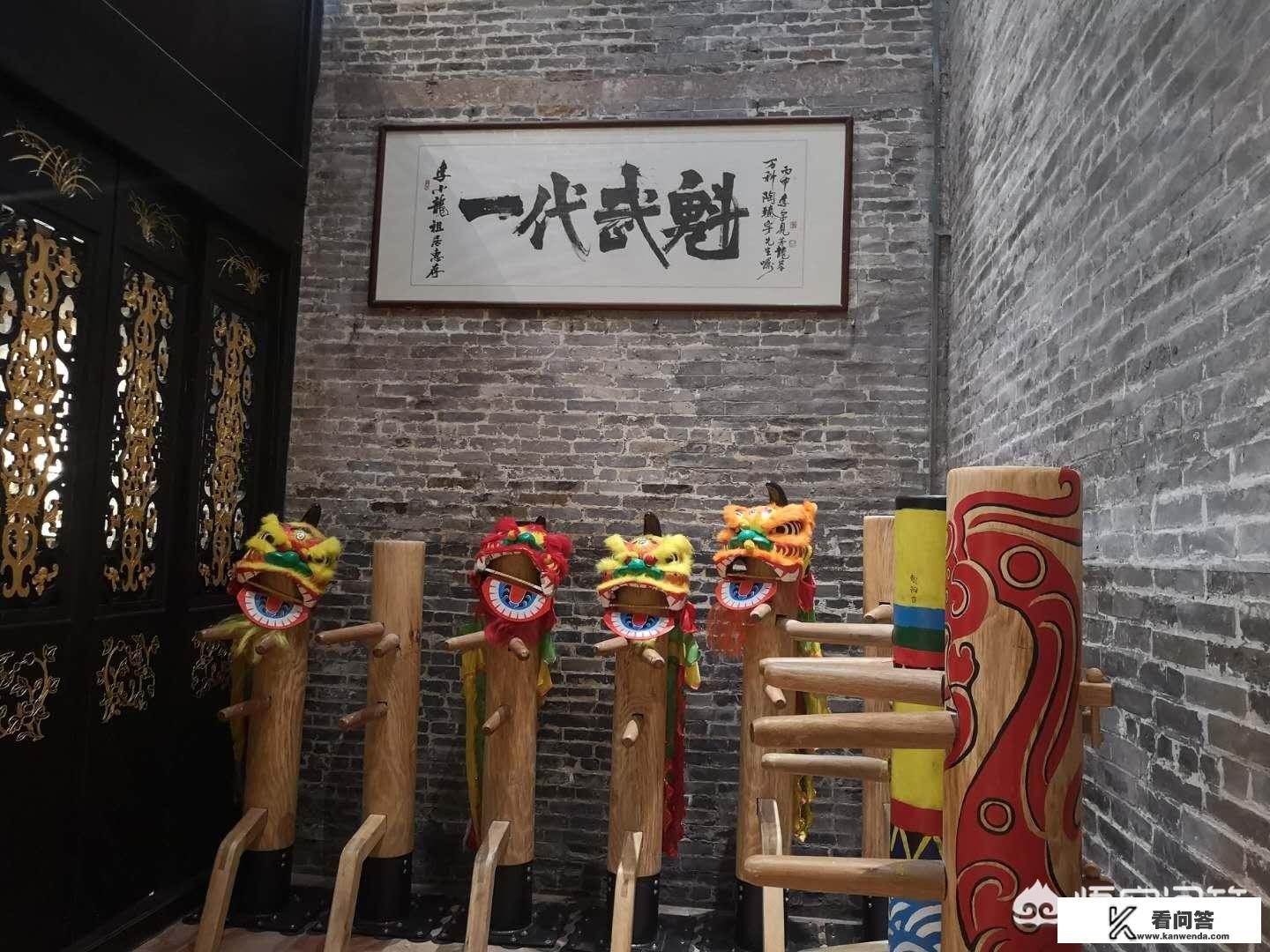 《平凡的世界》到底讲了什么？