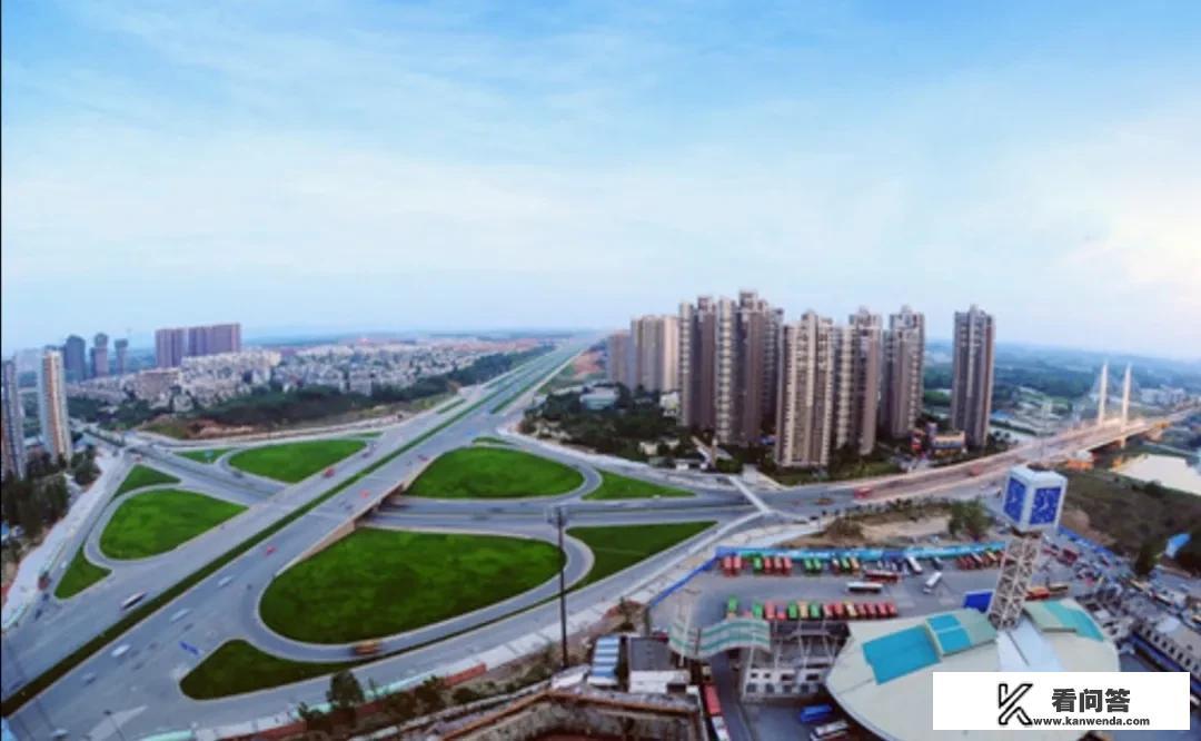 从现在成都的总体规划来看，双流区和郫都区哪个未来的发展前景更好？