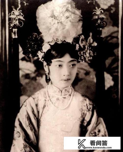 为何有人说末代皇后婉容是寂寞中憔悴的女人呢？