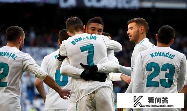 如果今年梅西再拿三冠王,那么三个三冠王对C罗的欧冠三连谁更伟大? 如果今年梅西再拿三冠王,那么三个三冠王对C罗的欧冠三连谁更伟大?