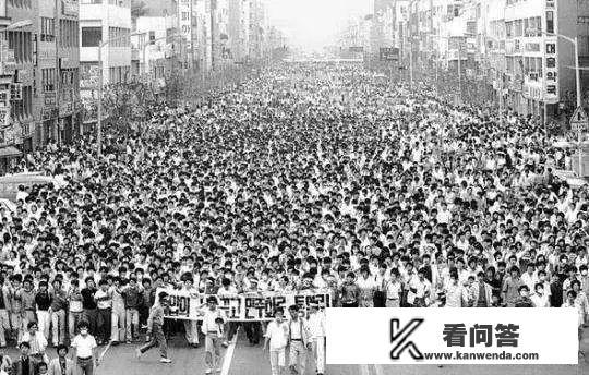 韩国政坛这么乱,为什么没有发生政变? 韩国政坛这么乱,为什么没有发生政变?