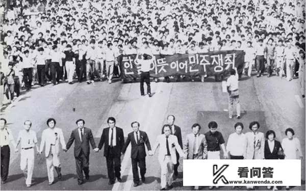 韩国政坛这么乱,为什么没有发生政变? 韩国政坛这么乱,为什么没有发生政变?