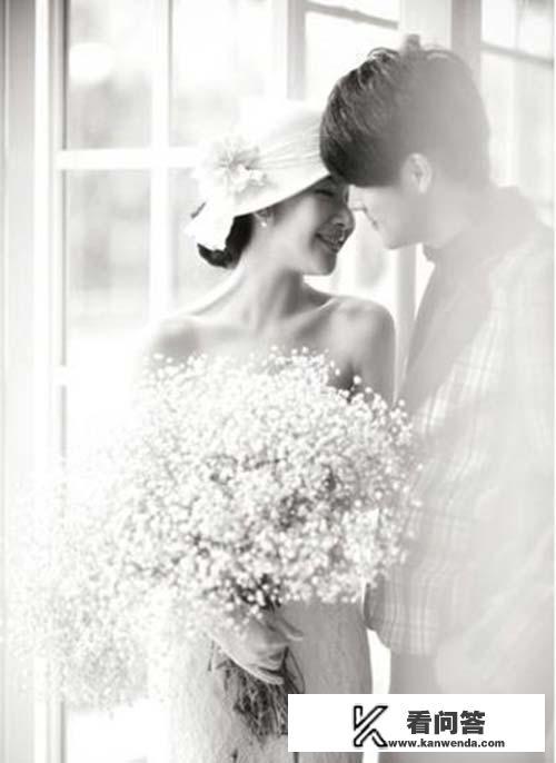 找一本无聊的小说，男主从山上来，武功很吊，下山为了找他一个明星老婆，后来他又有了好多老婆，黑白通？