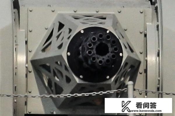 辽宁舰的舰炮防御系统有多强？能扛住饱和式导弹袭击吗？