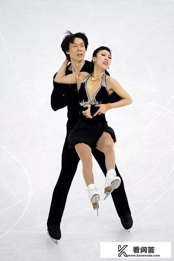 韩聪隋文静“吻胸”事件引热议，但两人只是“父女关系”，那花滑舞台上有哪些真情侣？