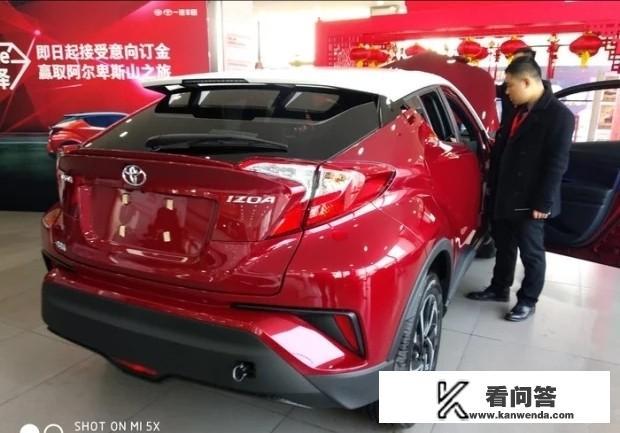 国内首台丰田CH-R，标配2.0L发动机，14万起大家觉得贵吗？