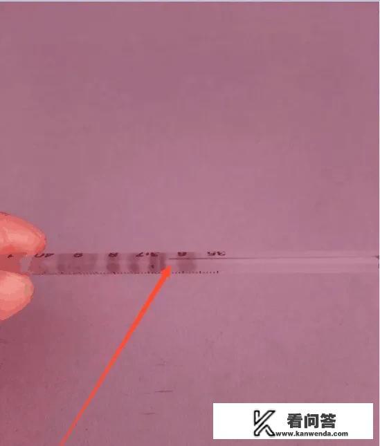 如何正确观测水银温度计？