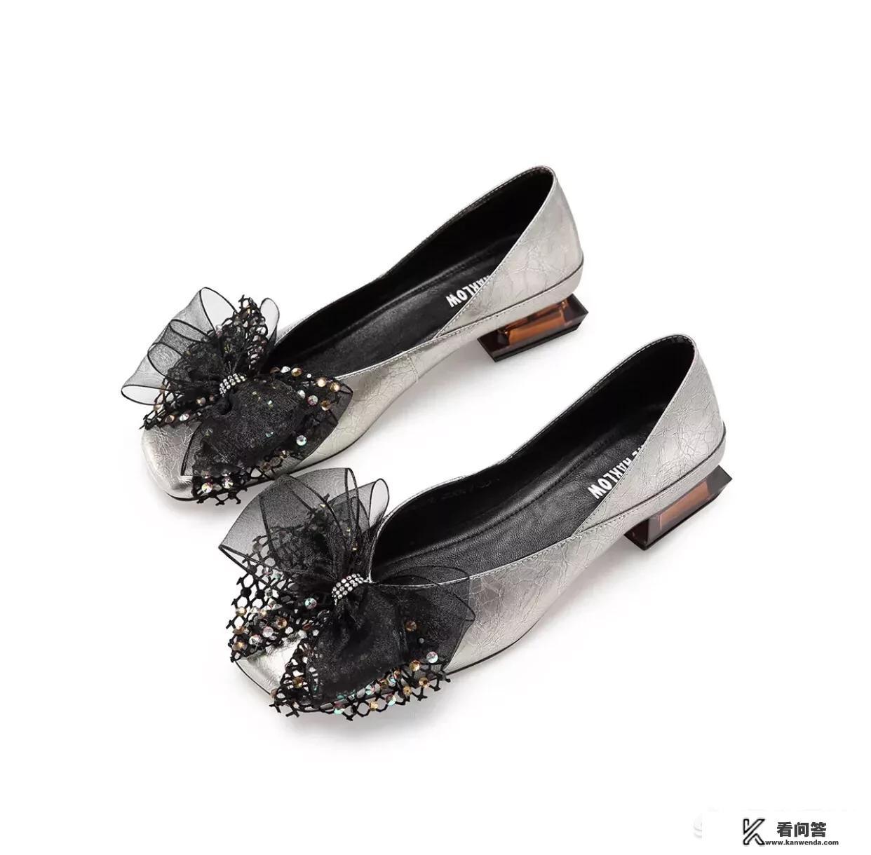 银色的鞋子配什么颜色的裤子好看？