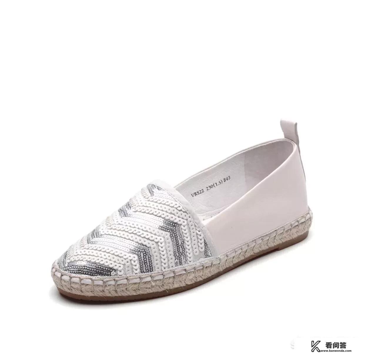 银色的鞋子配什么颜色的裤子好看？