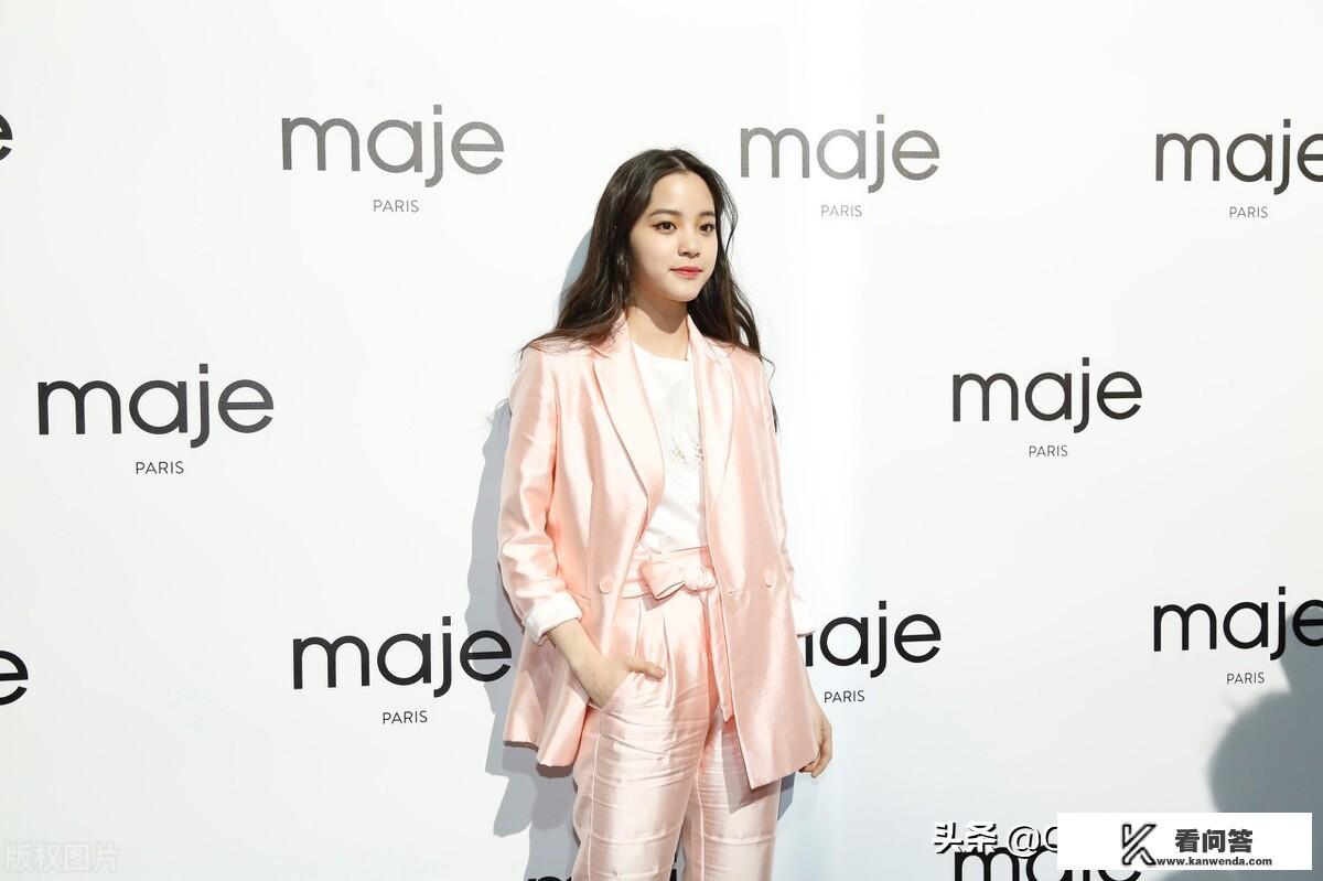 欧阳娜娜“没穿内衣”拍写真？遭网友痛骂引起争议，你怎么看？