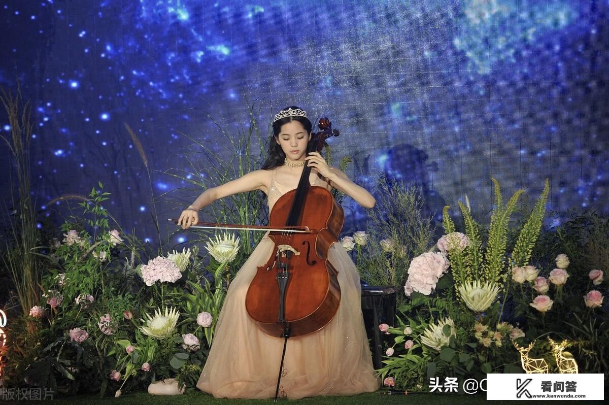 欧阳娜娜“没穿内衣”拍写真？遭网友痛骂引起争议，你怎么看？