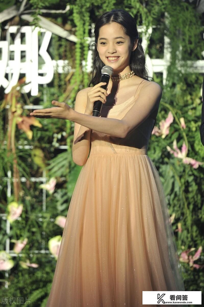 欧阳娜娜“没穿内衣”拍写真？遭网友痛骂引起争议，你怎么看？