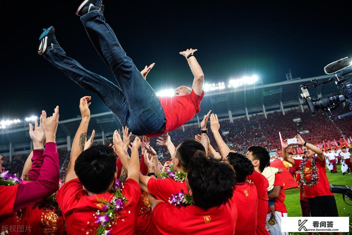 保利尼奥34岁生日，国际足联欧冠亚冠都为他庆生，你怎么看？