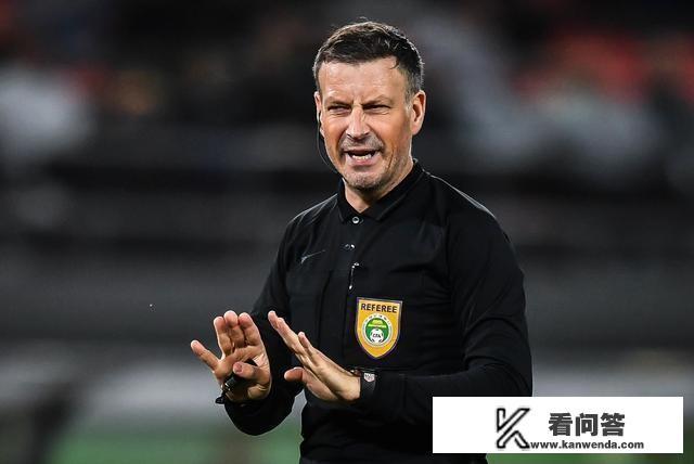 阿特金森是曼联幸运星！对莱斯特吹了点球，对利物浦犯规视而不见，你怎么看？