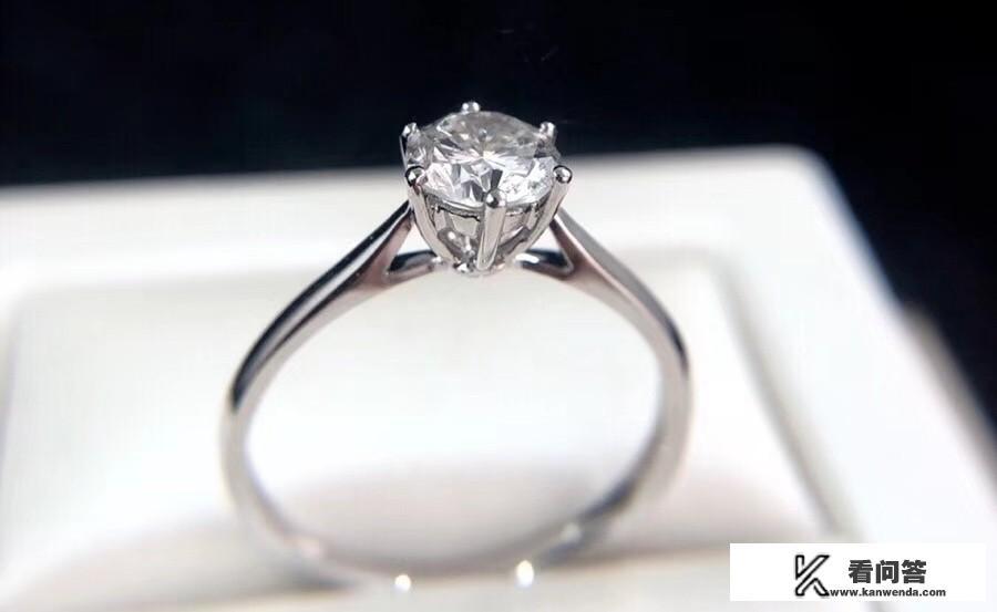 为什么有些定制的钻戒要比柜台的便宜？