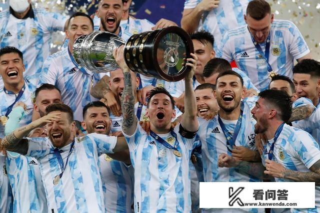 梅西率领阿根廷队拿了美洲杯，是不是已经超越马拉多纳了？