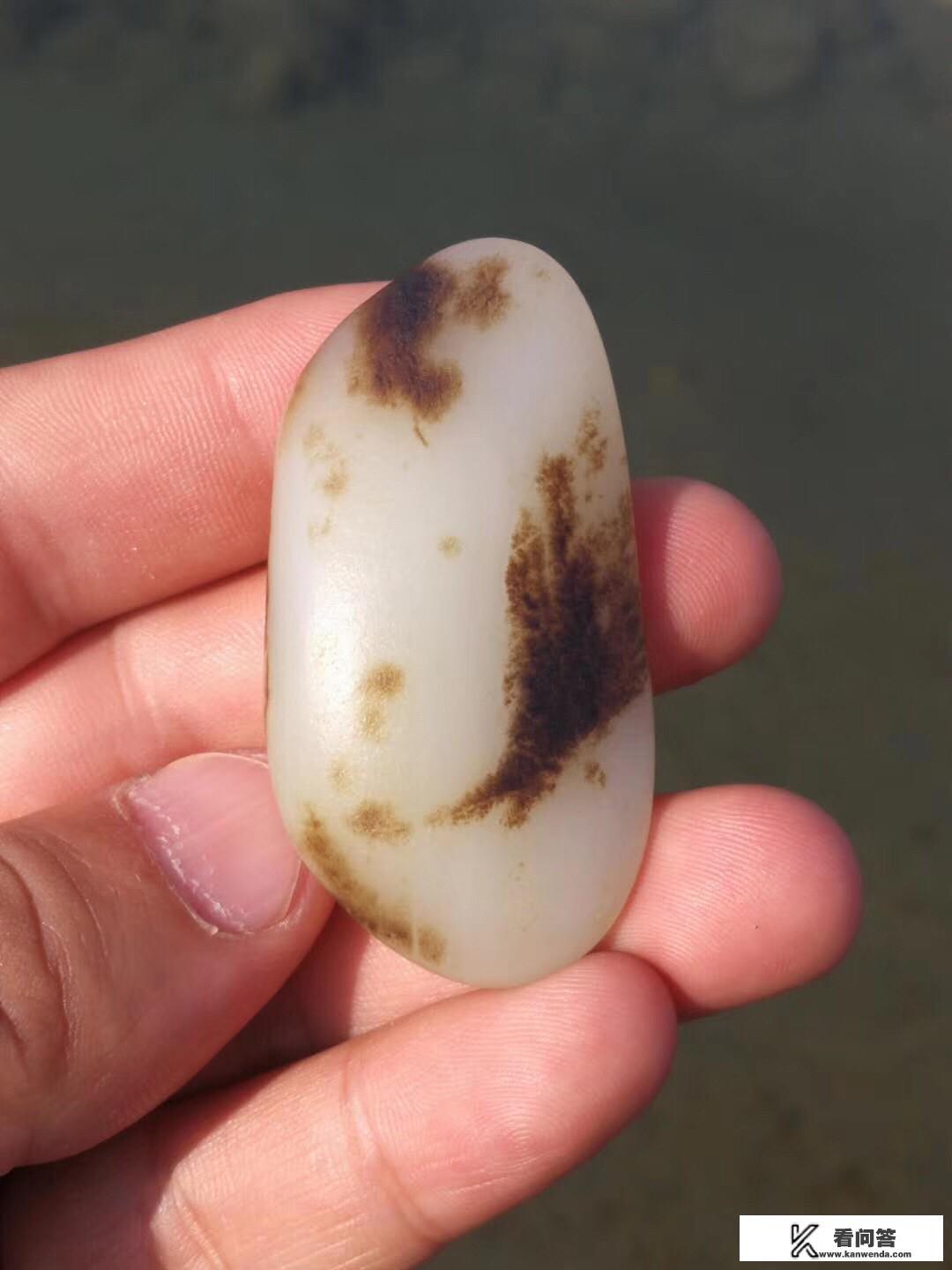 什么是和田玉的籽料？和田玉的籽料有什么特点和特性？