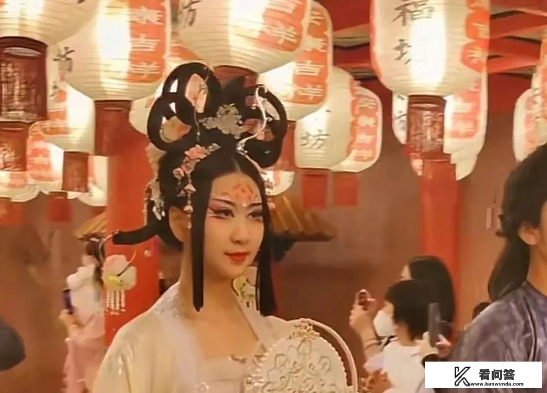 《新居之约》美女的标配是油腻大叔，现实生活中也这样吗？