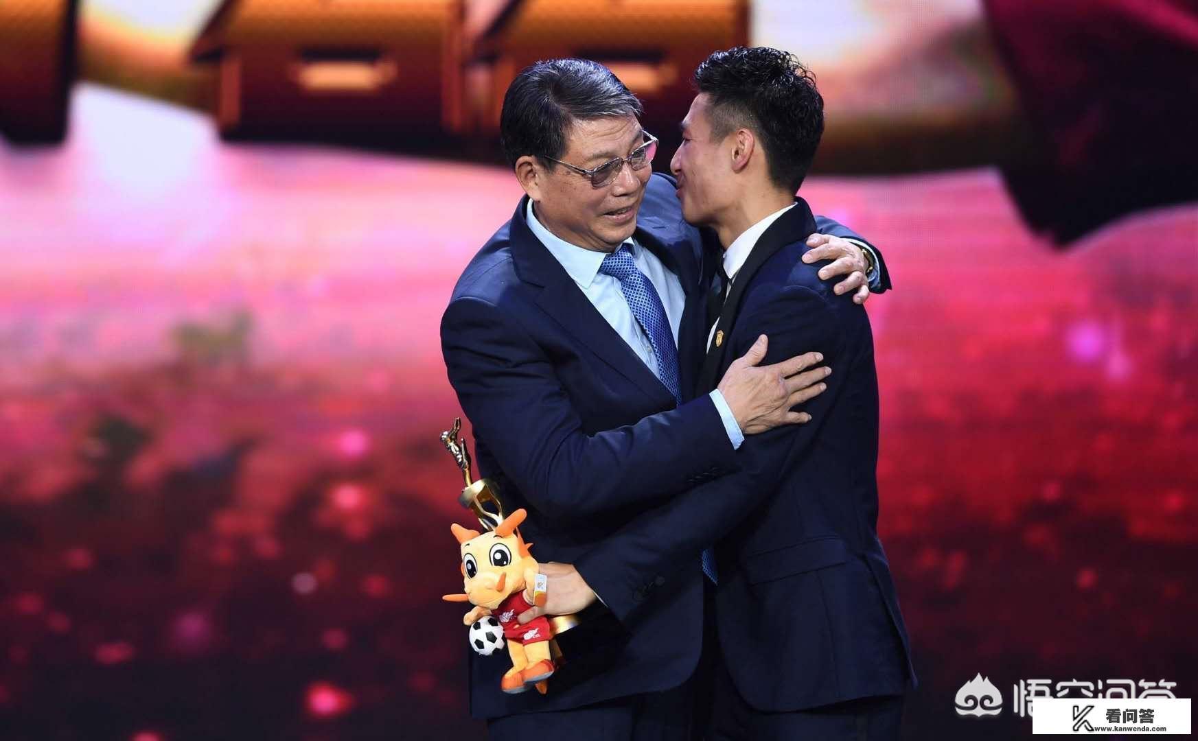 欧冠足球2青训球员怎么升品质？