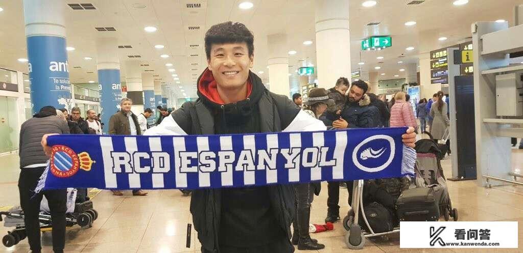 欧冠足球2青训球员怎么升品质？